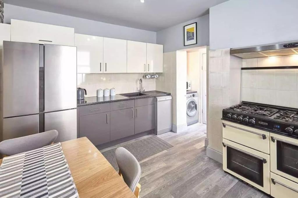 May House 3 Bedroomed House Whitby Bagian luar foto